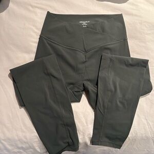 Adanola Green Leggings size Small NEVER WORN